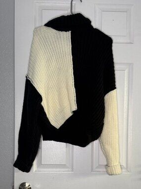 NWOT Zara black and white oversized knit sweater size M